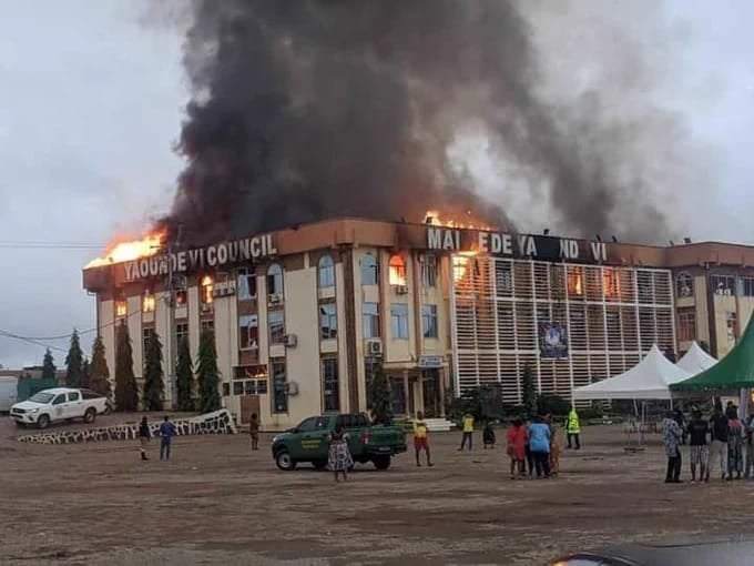 MAIRIE YAOUNDE EN FEU